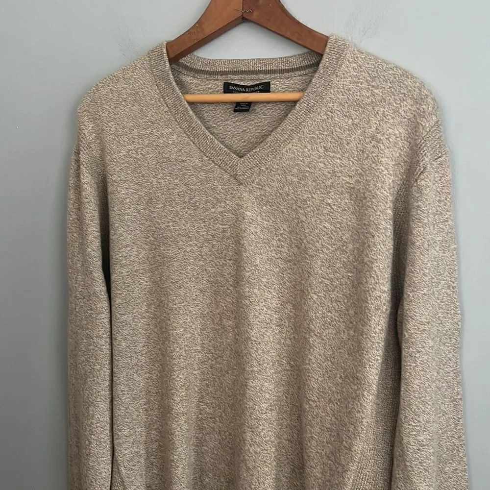 Banana Republic Men’s v neck cashmere blend tan sweater